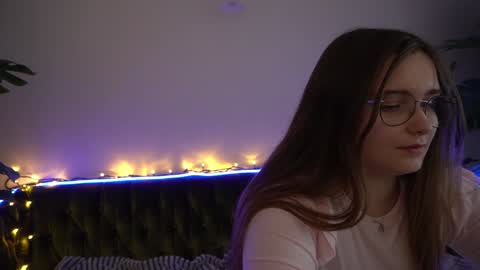 Snapshot of magicpeachhs chatting on December 16, 12:06 pm Emily online show from December 16, 12:06 pm