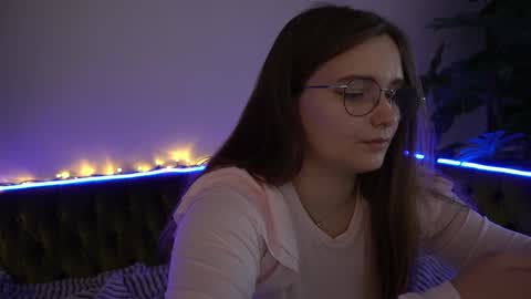 Snapshot of magicpeachhs chatting on December 16, 6:16 pm Emily online show from December 16, 6:16 pm