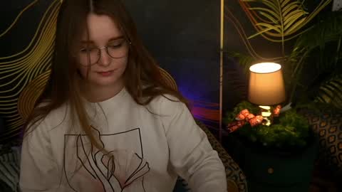 Snapshot of magicpeachhs chatting on December 19, 3:08 pm Emily online show from December 19, 3:08 pm