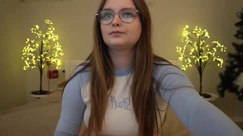 Snapshot of magicpeachhs chatting on January 16, 1:36 pm Emily online show from January 16, 1:36 pm