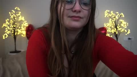 Snapshot of magicpeachhs chatting on February 25, 5:25 pm Emily online show from February 25, 5:25 pm