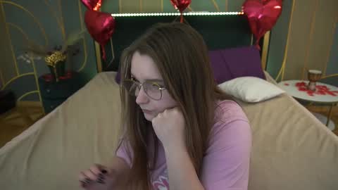 Snapshot of magicpeachhs chatting on March 3, 6:44 pm Emily online show from March 3, 6:44 pm