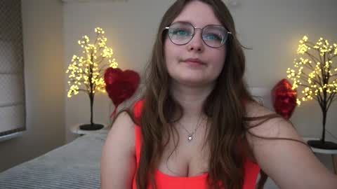 Snapshot of magicpeachhs chatting on March 11, 7:04 am Emily online show from March 11, 7:04 am