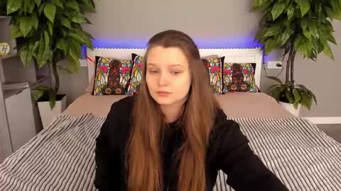Snapshot of magicpeachhs chatting on September 9, 8:03 am Emily online show from September 9, 8:03 am