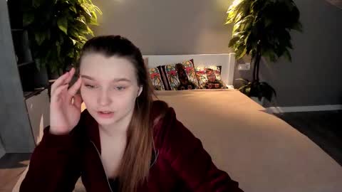 Snapshot of magicpeachhs chatting on September 19, 12:39 pm Emily online show from September 19, 12:39 pm