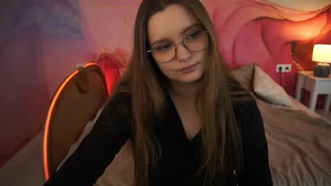Snapshot of magicpeachhs chatting on September 23, 8:17 am Emily online show from September 23, 8:17 am
