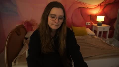 Snapshot of magicpeachhs chatting on September 30, 7:57 am Emily online show from September 30, 7:57 am