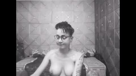 Snapshot of magicsaya chatting on February 2, 1:45 am TsKaycee online show from February 2, 1:45 am