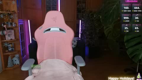 Nicole online show from December 5, 6:15 pm