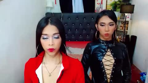 BELLA AND HANA online show from November 24, 1:16 am