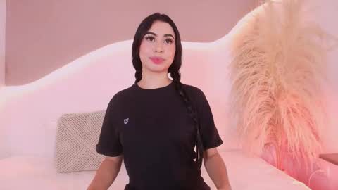 MAIA  LIA  online show from January 7, 1:52 am