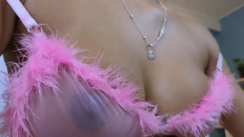 Maiaa Ruiz  online show from December 4, 3:10 pm