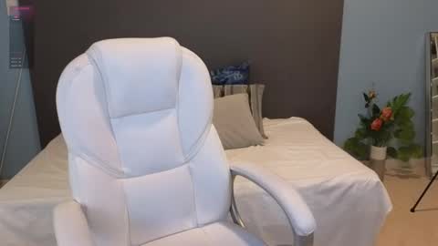 Maiaa Ruiz  online show from December 10, 4:38 pm