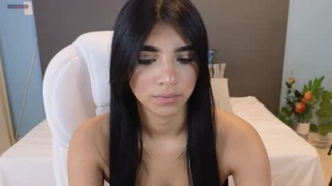 Maiaa Ruiz  online show from December 12, 1:17 pm