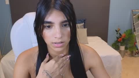 Maiaa Ruiz  online show from December 15, 4:37 pm