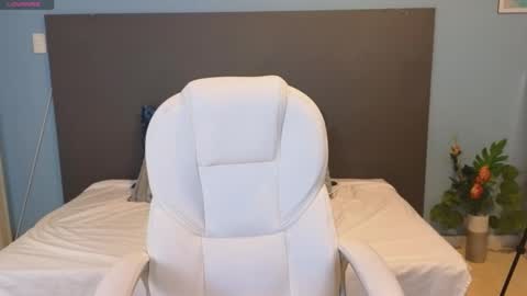 Maiaa Ruiz  online show from December 20, 4:25 pm