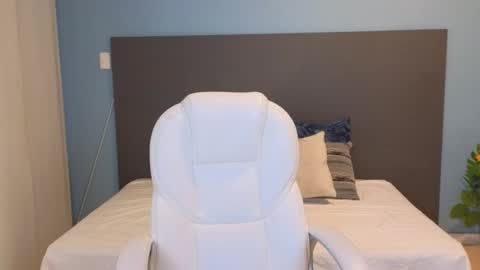 Maiaa Ruiz  online show from January 11, 1:22 pm