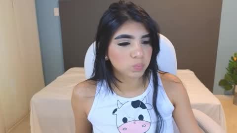 Maiaa Ruiz  online show from January 17, 1:46 pm