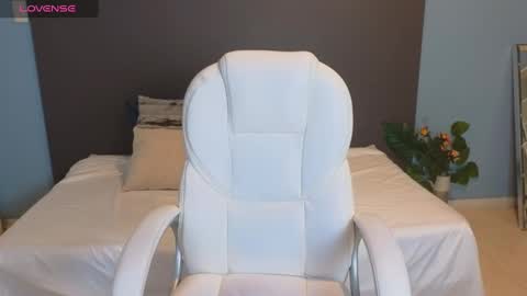 Maiaa Ruiz  online show from February 28, 1:03 pm