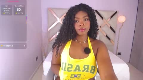 Snapshot of maiacharris_ chatting on January 12, 12:43 pm Maia Charris online show from January 12, 12:43 pm