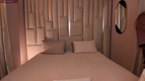  Maia  online show from September 20, 6:42 pm