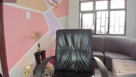   online show from May 28, 11:02 pm