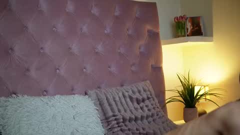  Maia  online show from November 12, 9:03 pm