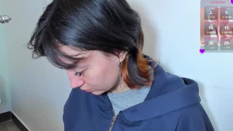 Snapshot of maibys_cute chatting on February 21, 3:51 am maibys online show from February 21, 3:51 am