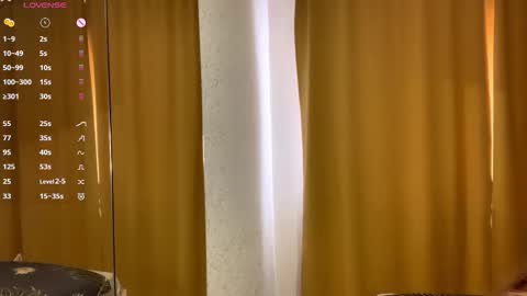 Snapshot of maidacompston chatting on October 11, 9:19 am Elina online show from October 11, 9:19 am