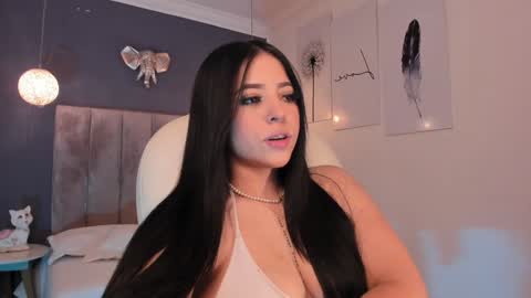 Snapshot of maiiitee_ chatting on December 15, 3:20 pm  Mait  online show from December 15, 3:20 pm