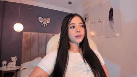 Snapshot of maiiitee_ chatting on December 17, 3:06 pm  Mait  online show from December 17, 3:06 pm