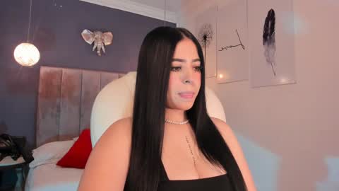 Snapshot of maiiitee_ chatting on February 17, 1:42 pm  Mait  online show from February 17, 1:42 pm