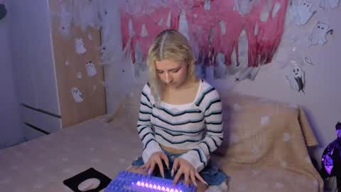 Your kitty online show from December 7, 2:57 pm