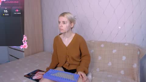 Your kitty online show from October 14, 2:12 am