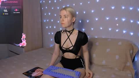 Your kitty online show from November 11, 2:44 am