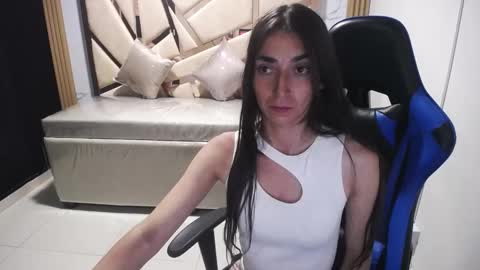 Snapshot of maily_a_ chatting on October 27, 2:59 am Maily online show from October 27, 2:59 am