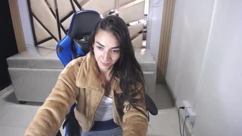 Snapshot of maily_a_ chatting on November 27, 2:46 am Maily online show from November 27, 2:46 am