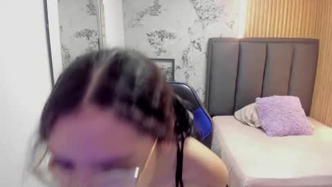 Snapshot of mailylove1 chatting on November 20, 1:55 pm M A I L Y online show from November 20, 1:55 pm