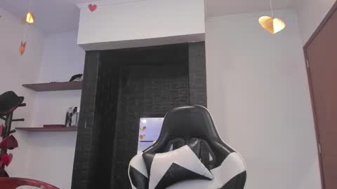 Carolina Barrantes Munera online show from February 17, 3:09 pm