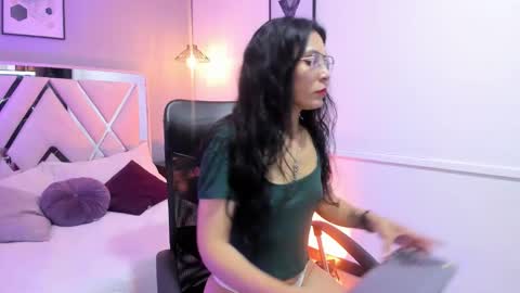 Snapshot of maite_black chatting on November 18, 3:01 am Camila online show from November 18, 3:01 am