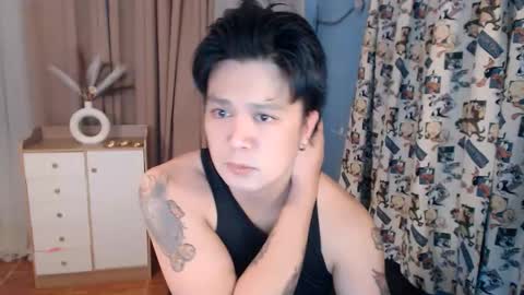 Snapshot of majestic_dream_xx chatting on November 17, 5:08 pm BE MY MAJESTIC LOVER LISTED online show from November 17, 5:08 pm