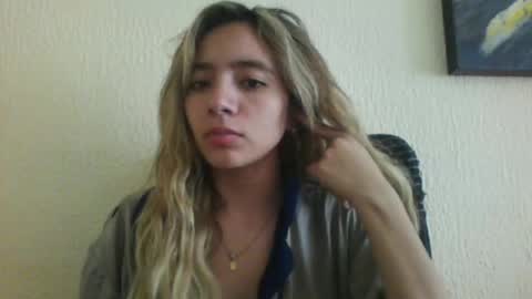 majo_gomezz online show from December 1, 3:50 pm