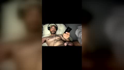 Snapshot of majorb986 chatting on December 18, 11:44 pm majorb986 online show from December 18, 11:44 pm