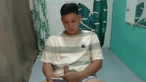 Snapshot of makehugecock chatting on November 3, 8:37 am makehugecock online show from November 3, 8:37 am