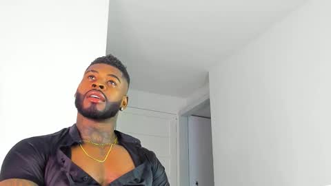 Snapshot of makonneen chatting on November 11, 4:34 am Makonnen online show from November 11, 4:34 am