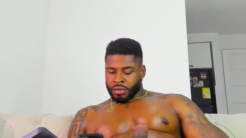 Snapshot of makonneen chatting on November 22, 8:35 am Makonnen online show from November 22, 8:35 am