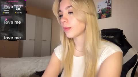 Snapshot of maksisisia chatting on October 24, 10:06 pm maksisisia online show from October 24, 10:06 pm