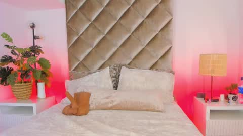 Snapshot of malaia_hills chatting on May 4, 6:59 pm Call Me Mala online show from May 4, 6:59 pm