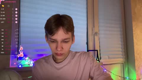 Snapshot of malcolm_yang chatting on December 24, 6:44 am Tom and Mark 3 online show from December 24, 6:44 am