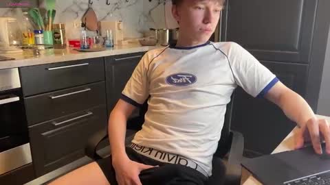 Snapshot of malcolm_yang chatting on October 9, 6:17 pm Tom and Mark 3 online show from October 9, 6:17 pm